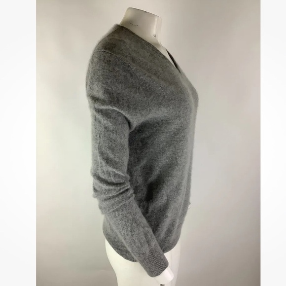 Express Sz M 100% Cashmere V Neck Sweater Gray Pullover Casual Style Thin - Picture 3 of 6